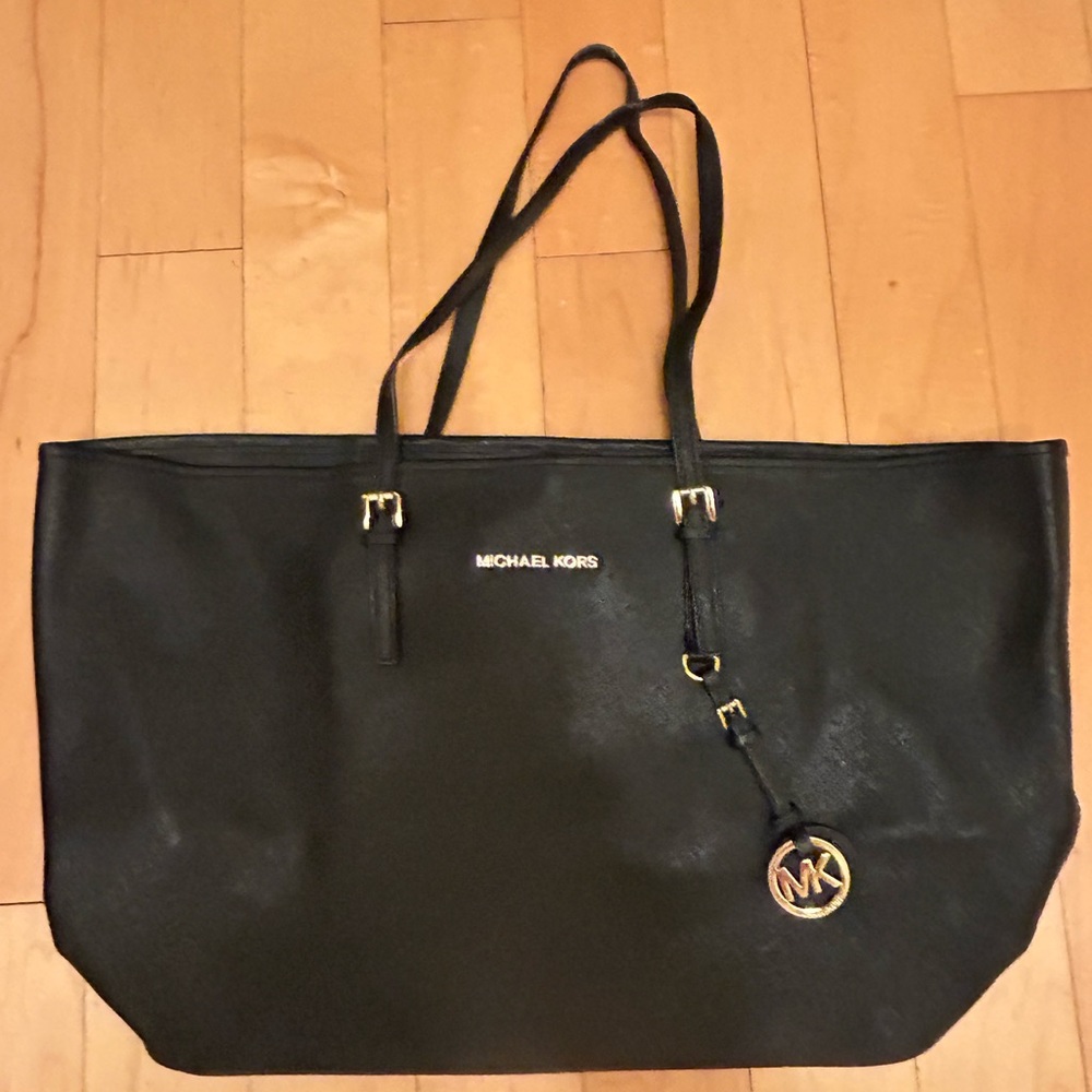 Michael by Michael Kors jet setter tote in black Saffiano Leather
